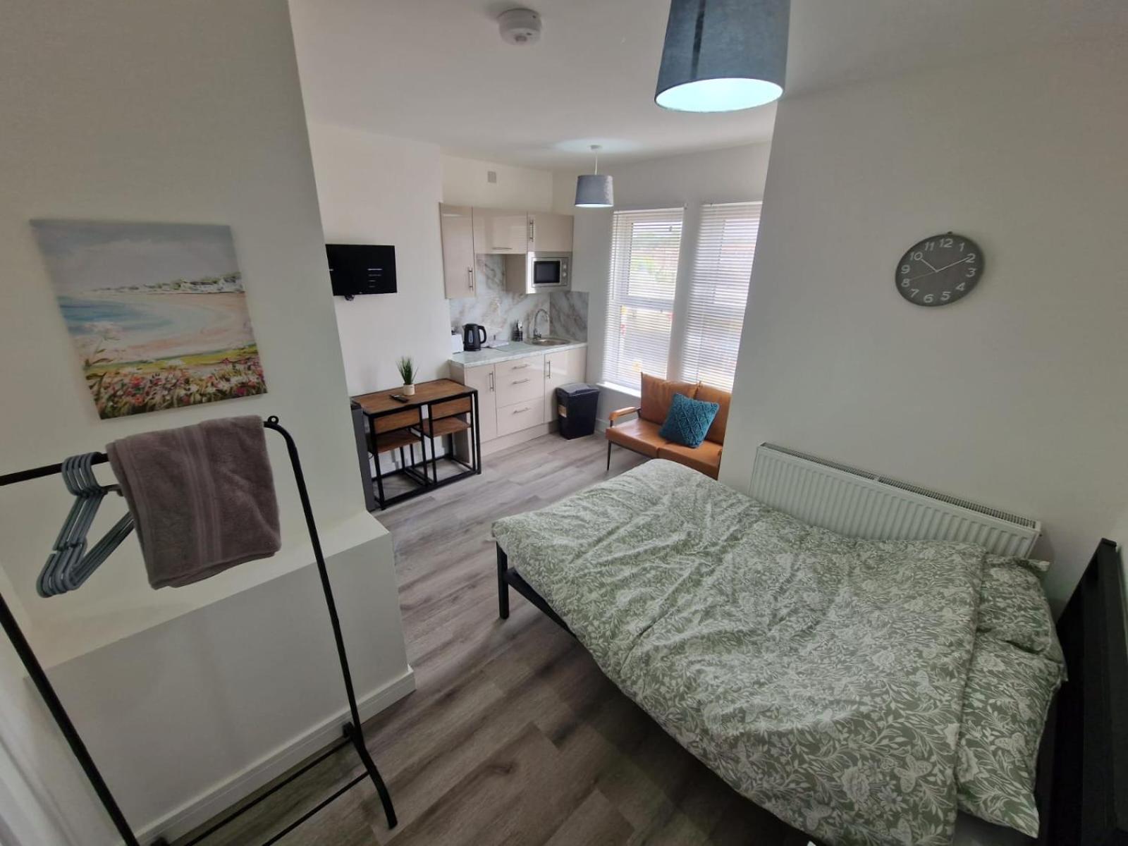 Brand New Flat With Private Bathroom *
