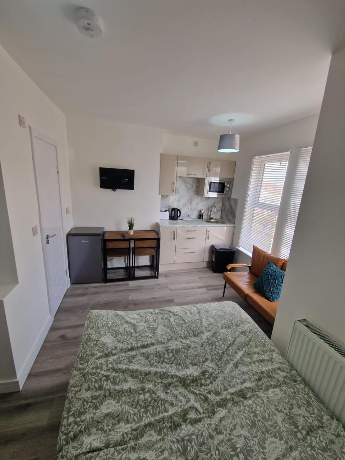 Brand New Flat With Private Bathroom * Northampton
